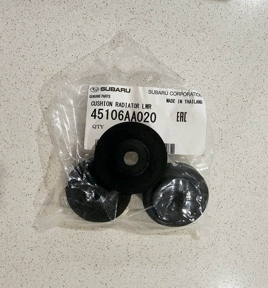 Bottom radiator cushion mount 45106AA020